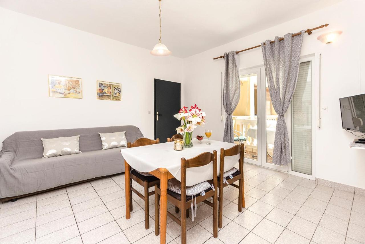 Apartments And Room Lotus Tribalj Zewnętrze zdjęcie