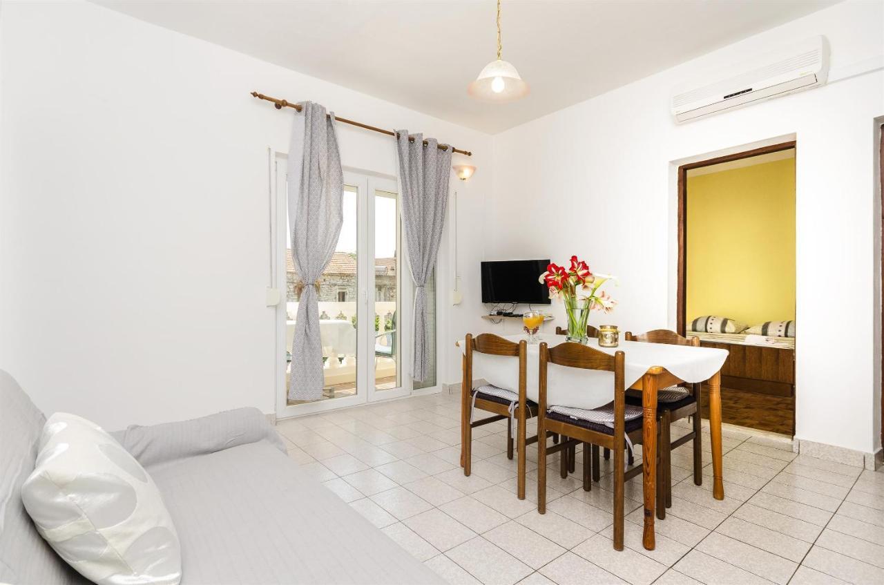 Apartments And Room Lotus Tribalj Zewnętrze zdjęcie